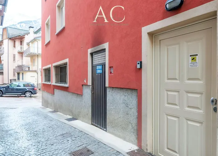 Square Apartment