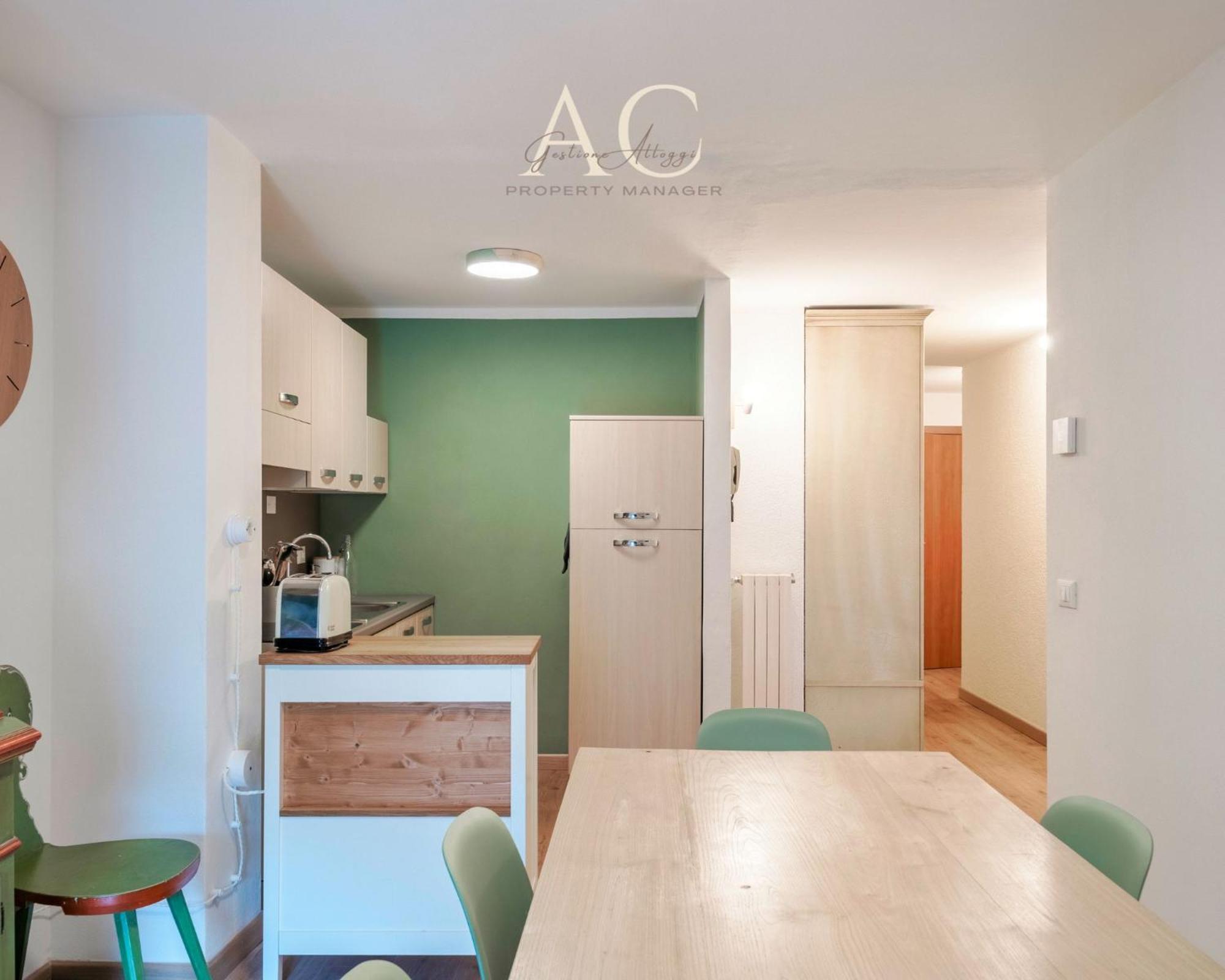 Square Apartment Ponte Di Legno
