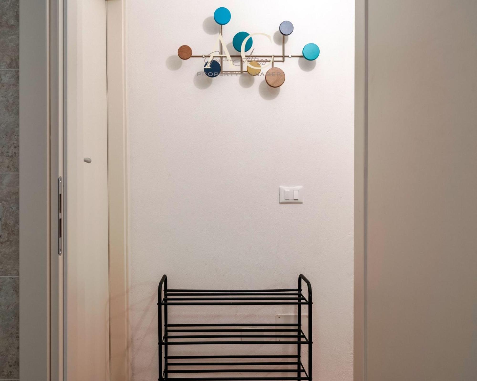 Square Apartment *