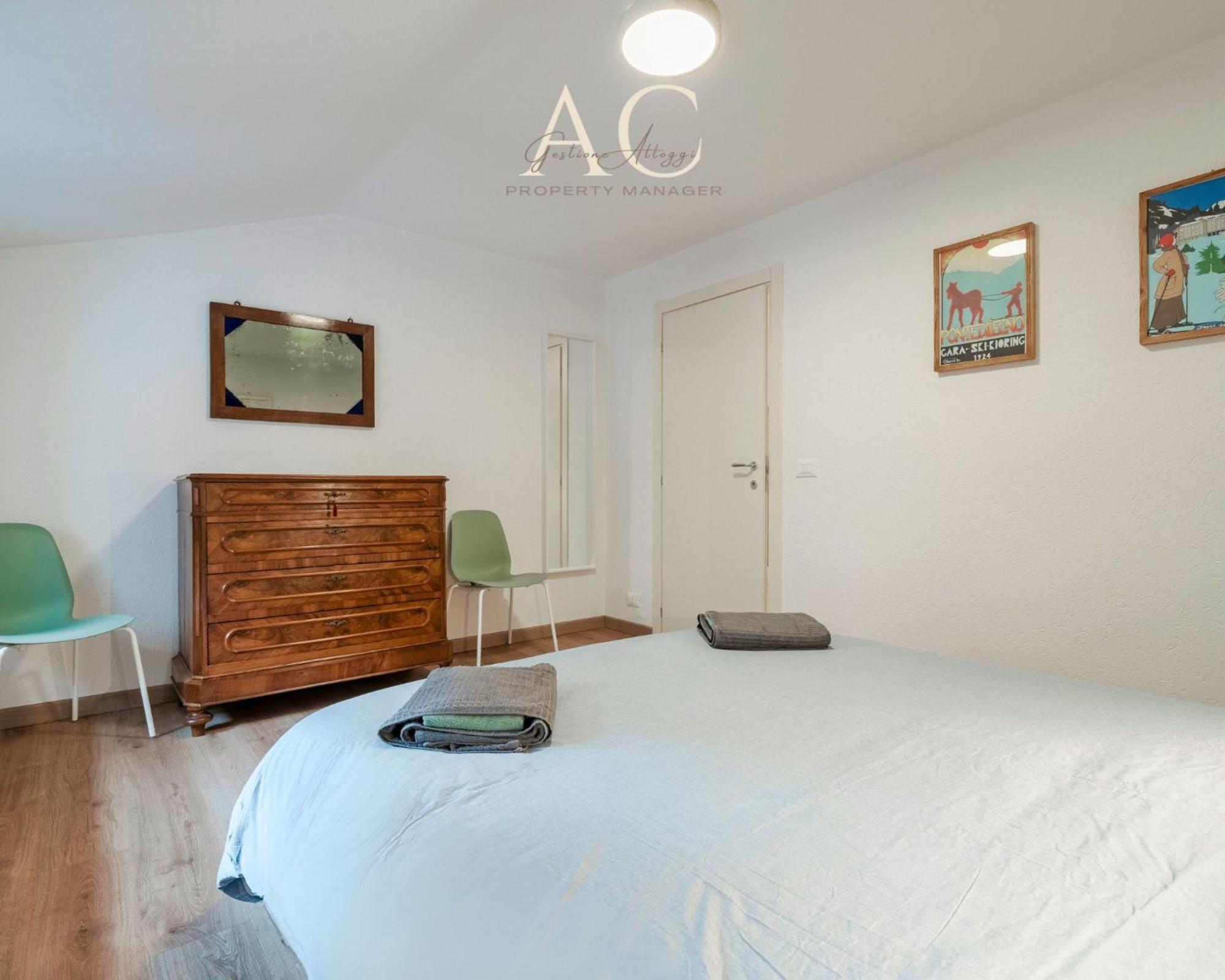 Square Apartment *