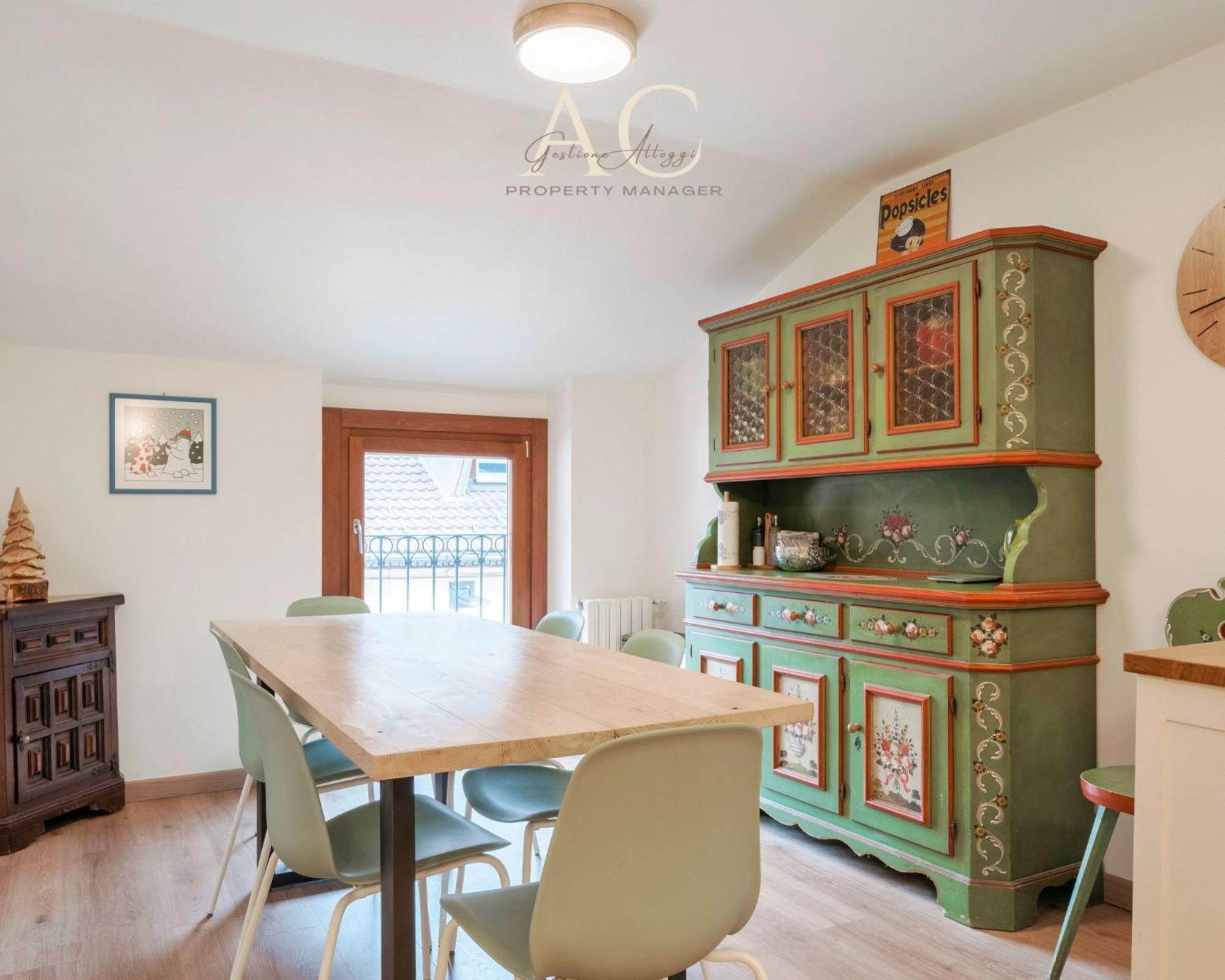 Square Apartment