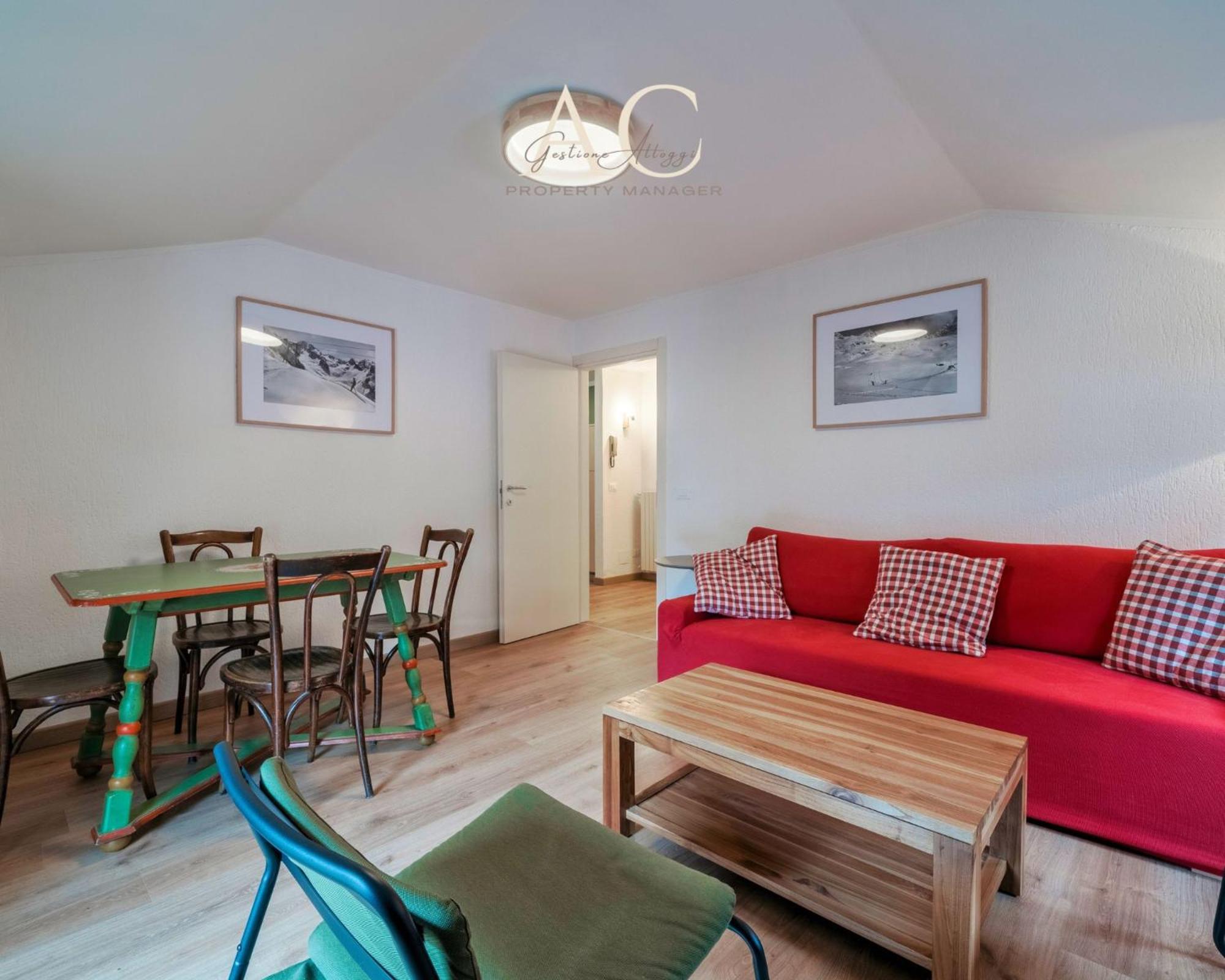 Apartment Square *
